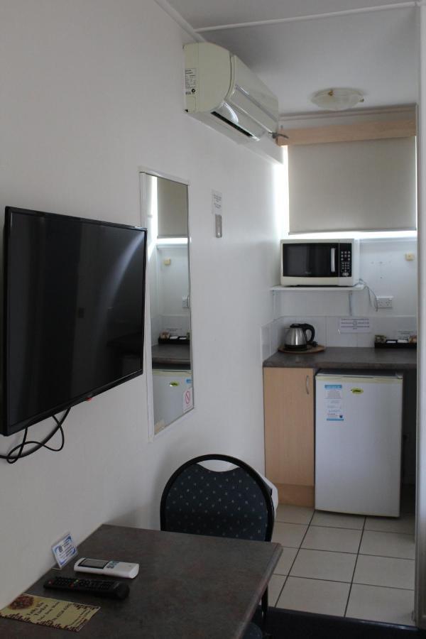 Tally Ho Motor Inn Тентерфилд Экстерьер фото