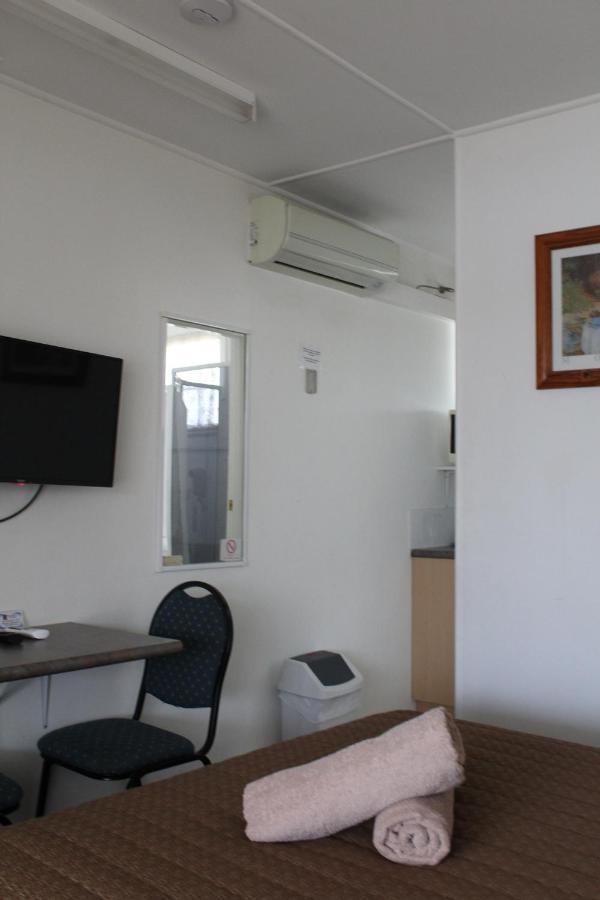 Tally Ho Motor Inn Тентерфилд Экстерьер фото