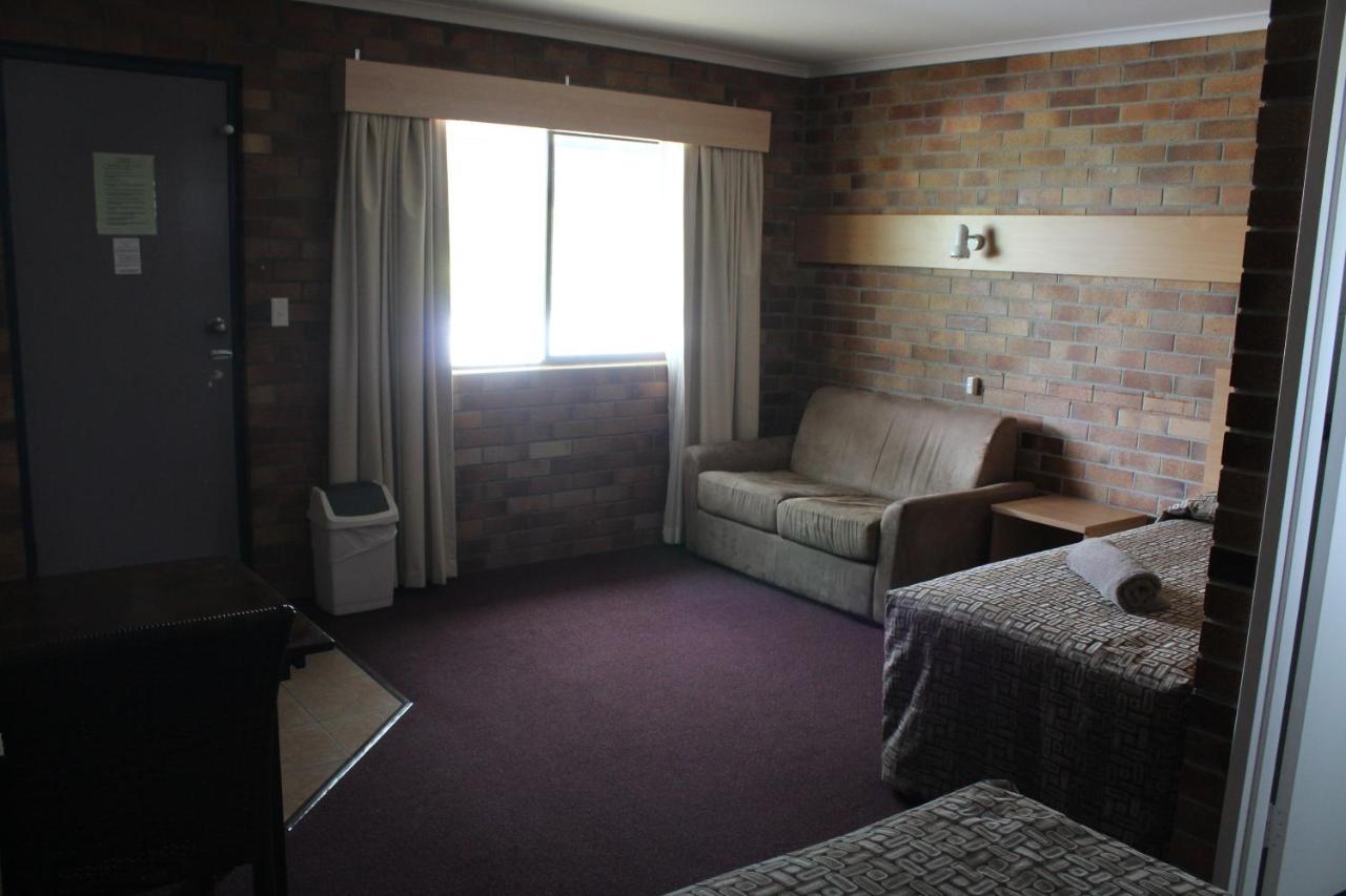 Tally Ho Motor Inn Тентерфилд Экстерьер фото
