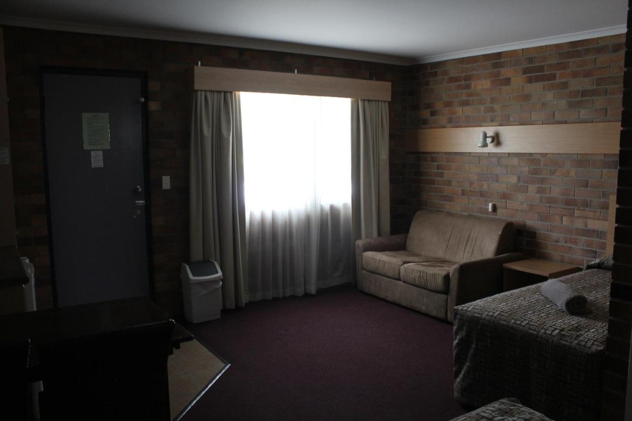 Tally Ho Motor Inn Тентерфилд Экстерьер фото