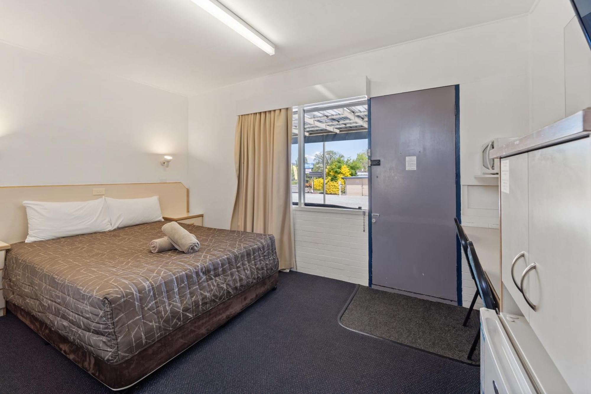 Tally Ho Motor Inn Тентерфилд Экстерьер фото
