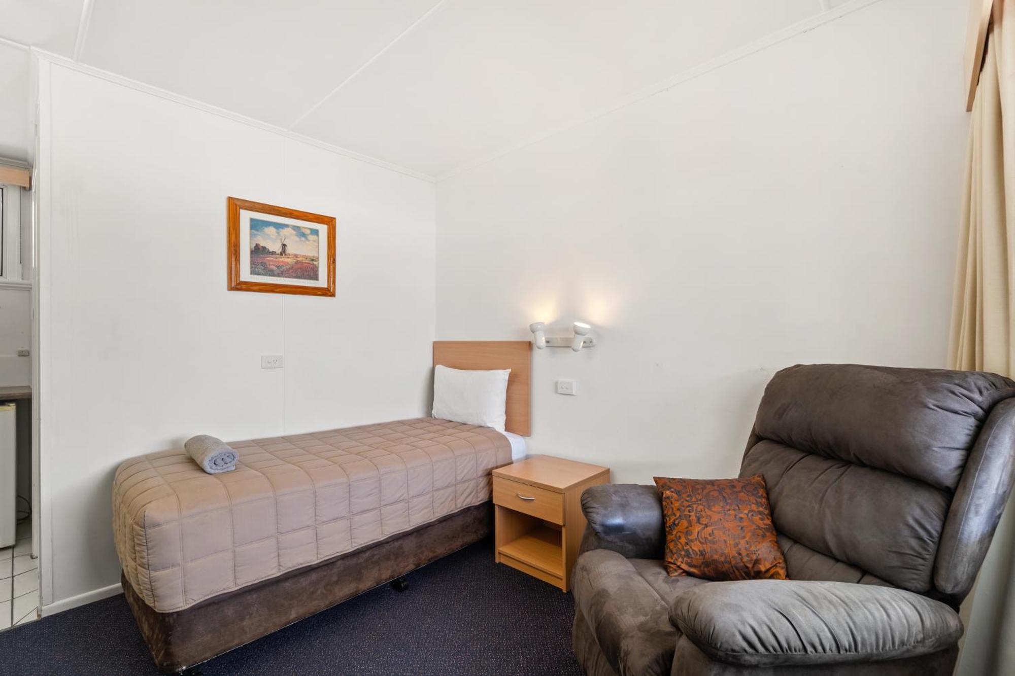Tally Ho Motor Inn Тентерфилд Экстерьер фото